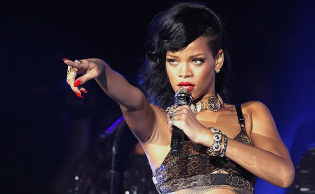 Rihanna Türkçe olarak 'Dilek, seni seviyorum' dedi, ortalık yıkıldı