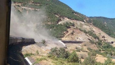 PKK'dan trene bombalı saldırı