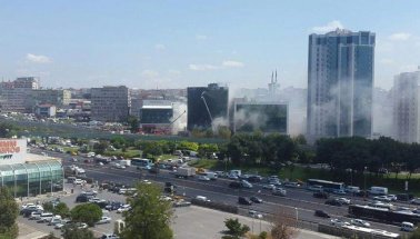 İstanbul Merter'de iş merkezinde büyük yangın