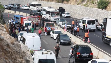 ŞOK! Antalya’da askeri araca bombalı saldırı
