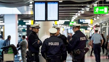 Son dakika: 10 Türk sporcu Düsseldorf havalimanında gözaltına alındı!