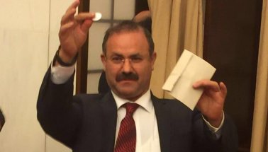 Evet oyu kullanan AKP'li vekilin kardeşi FETÖ tutuklusu çıktı