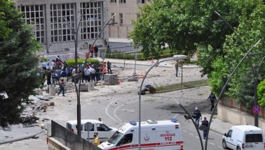 Gaziantep Emniyet Müdürlüğü'nde çatışma: Canlı bomba öldürüldü