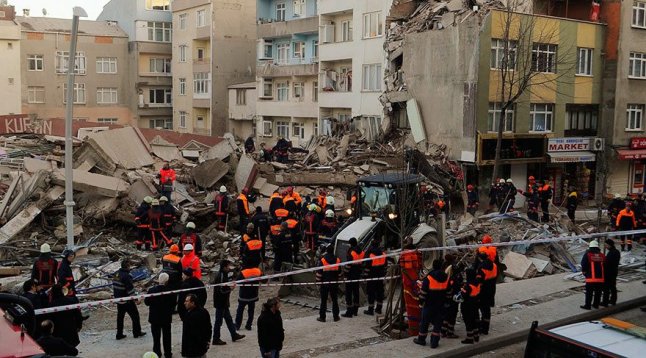 Zeytinburnu'nda 56 daireli bina çöktü, 2 ölü 17 yaralı