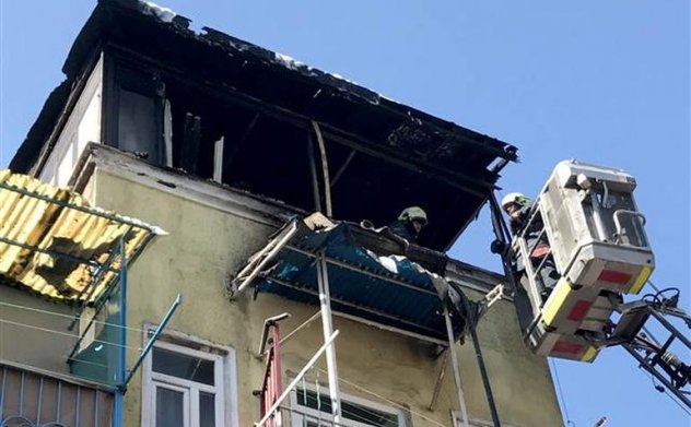 Beyoğlu'nda yangın: 16 çocuklu ailenin üç çocuğu yanarak öldü