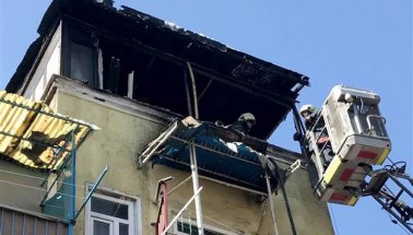 Beyoğlu'nda yangın: 16 çocuklu ailenin üç çocuğu yanarak öldü