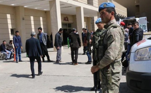 Diyarbakır’da okulda silahlı referandum kavgası: 3 ölü
