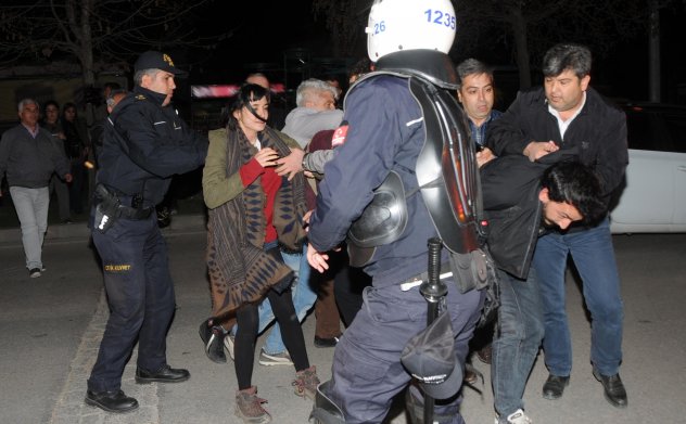 Tencere-tavalı protestoya polis müdahalesi: 10 gözaltı