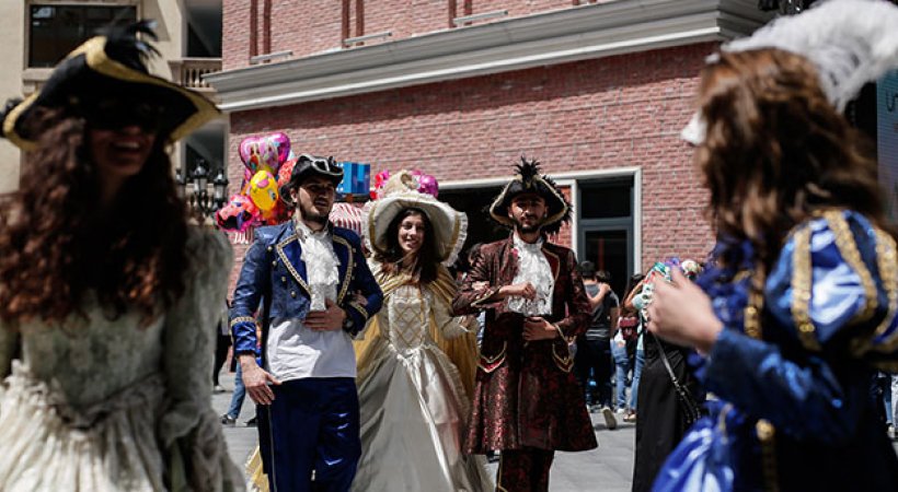 Venedik Alışveriş Karnavalı şovla başladı