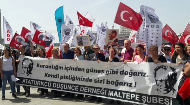 Tepkiler dinmiyor: Atatürk'e alçak yuvası TV Net kanalı önünde eylem