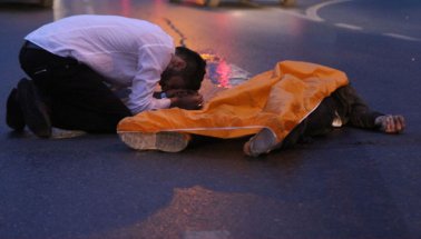 İstanbul'da Motosiklet kazası: 1 ölü 2 yaralı.