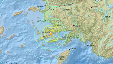 Ege'de şiddetli deprem, İzmir, Manisa, Denizli ve Marmaris de sarsıldı