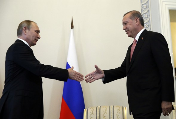 Erdoğan ve Putin  tokalaşması