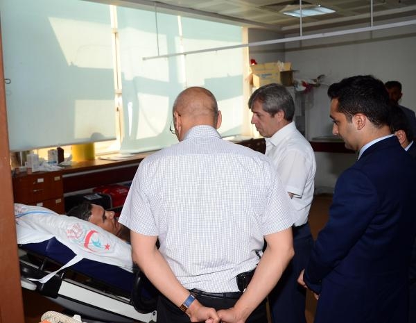 Yaralı Polisi Bitlis valisi ziyaret etti