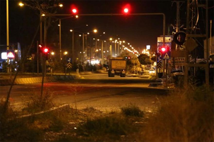 Van Erciş'te hain tuzak, yarım ton bomba yüklü kamyon yakalandı