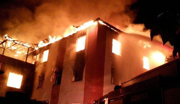 Adana'da kız öğrenci yurdun da yangın, 8 öğrenci yanarak öldü, 13 yaralı