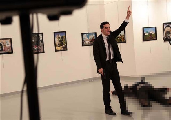 Rusya Büyükelçisi Andrey Karlov, Ankara'da silahlı saldırı öldürüldü