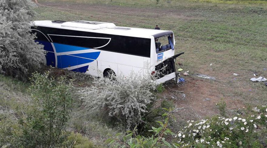 Ankara Otobüs Kazası Kalecik 8 ölü 24 yaralı Kaza yeri fotoğrafı 