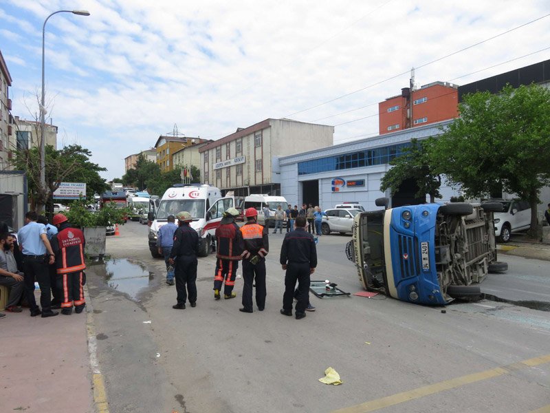 Ataşehir’de yolcu minibüsü kazası
