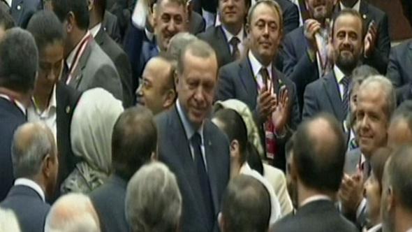 Erdoğan AKP'ye üye oldu