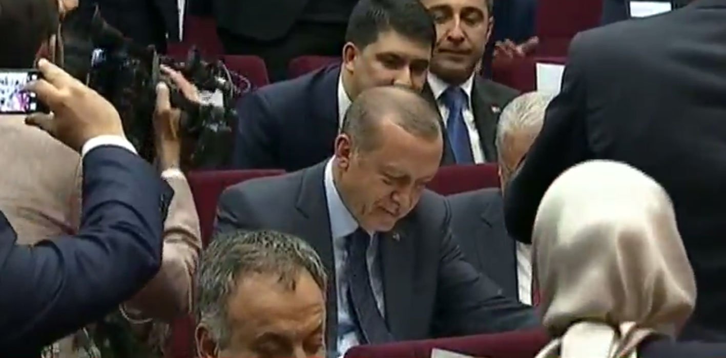 Erdoğan AKP'ye üye oldu Erdoğan AKP üyelik imzası