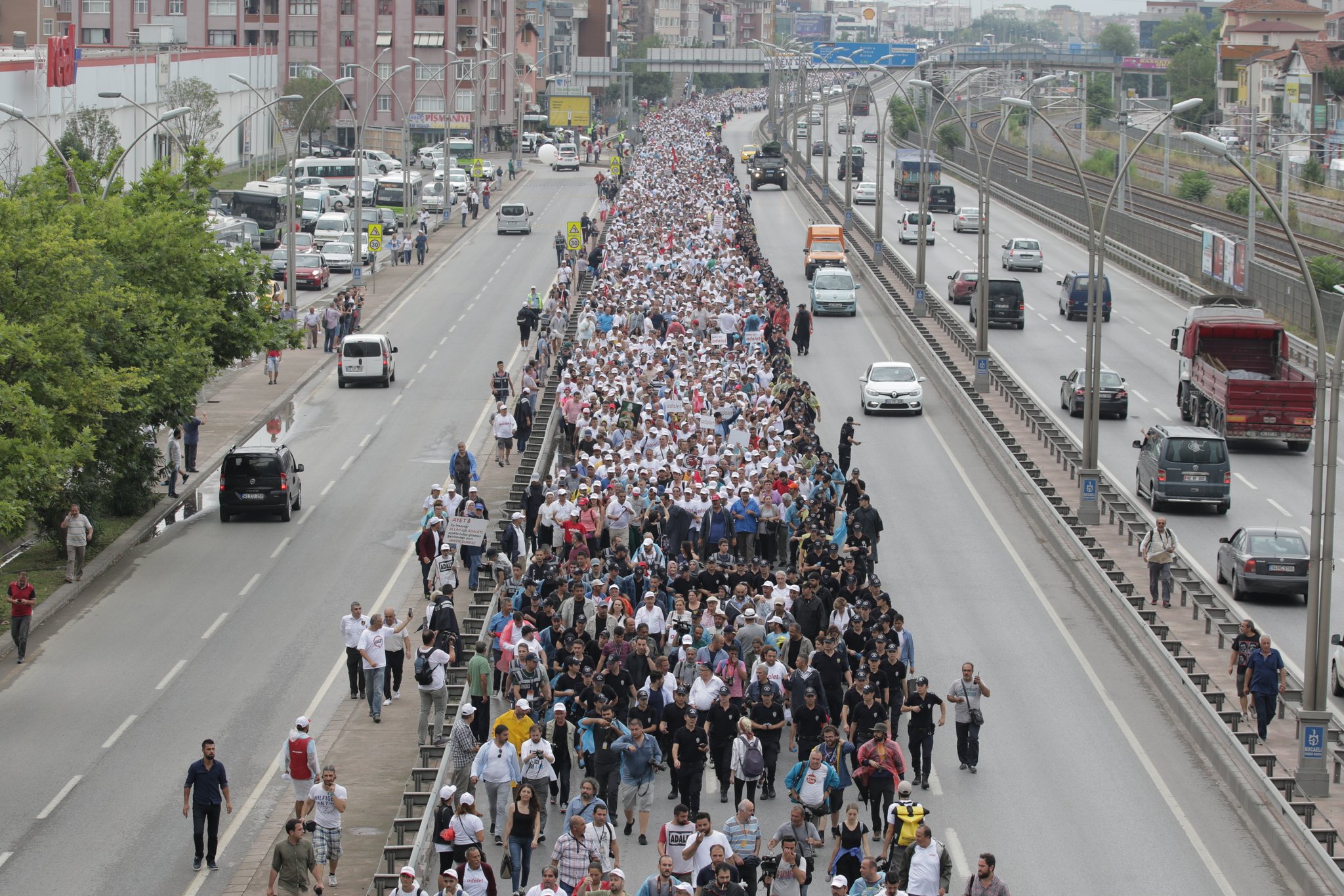Adalet Yürüyüşü Katılım Kaç Kişi oldu 20 bin aştı
