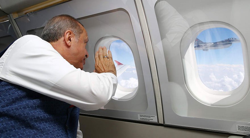 Erdoğan Savaş Jetleri eşliğinde Ankara'dan İstanbul'a geldi