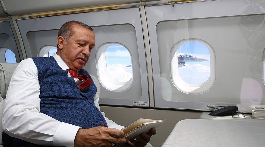 Erdoğan Savaş Jetleri eşliğinde Ankara'dan İstanbul'a geldi