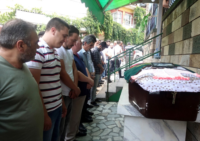 İzmir'de doğum yapan Pelin Aydemir Hayatını kaybetti