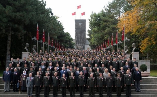 Askeri Okullar kapatıldı, Komutanlıklar Bakanlığa devredildi