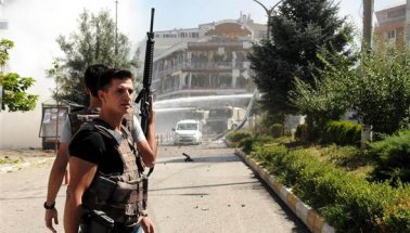 PKK'dan bomba yüklü araçla saldırı: 4'ü polis 57 yaralı
