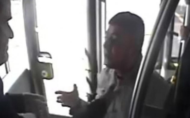 Metrobüsteki şemsiyeli saldırgan tutuklandı