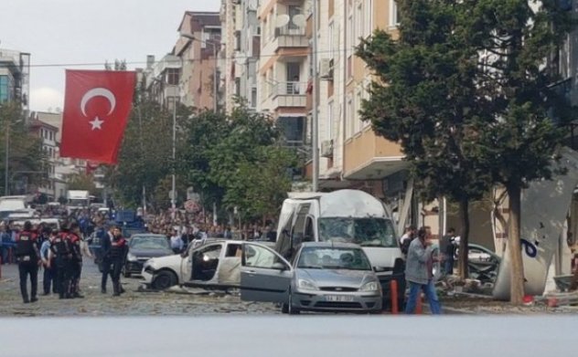 İstanbul'da bomba yüklü motosikletle terör saldırısı