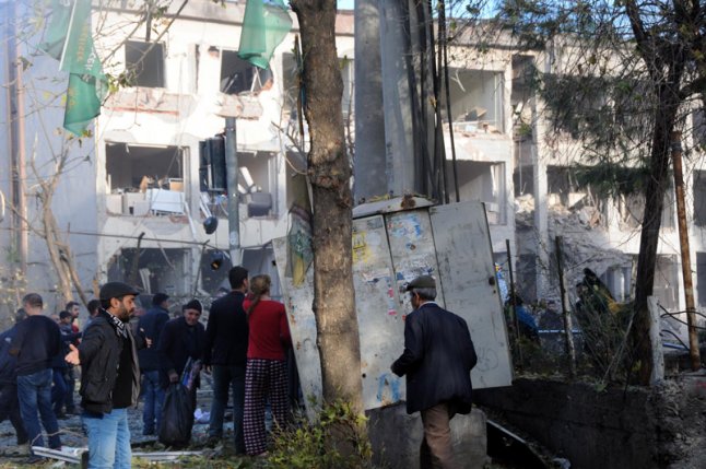Son dakika: Diyarbakır'da bomba yüklü araçla hain saldırı