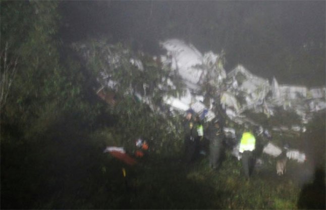 Brezilya'nın Chapecoense futbol takımını taşıyan uçak düştü