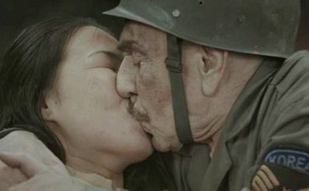 Güney Kore'den buralara kadar gel Aydemir Akbaş ile öpüş