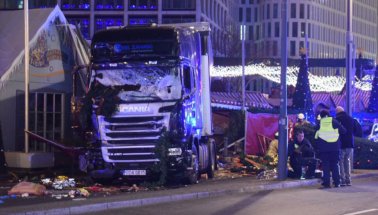 Berlin'de TIR Noel pazarına daldı: 12 ölü 50'den fazla yaralı