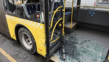 Okmeydanı’nda metrobüs kazası… Seferler durdu, yaralılar var