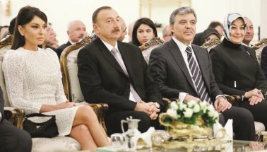 Anayasayı değiştiren Aliyev, eşini Cumhurbaşkanı Yardımcısı ilan etti