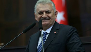 Yıldırım sözde bayrağı savundu: Kürdistan özerktir, anayasada var!