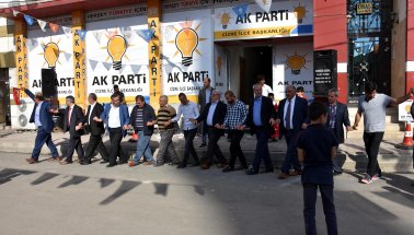 Yüzde 81.26 'hayır' çıkan Cizre'de AKP kutlama yaptı