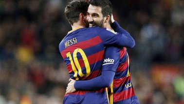 Arda'lı Barcelona farklı kazandı