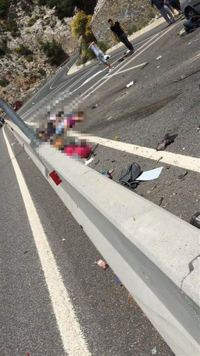 Marmaris'te turistleri taşıyan tur otobüsü devrildi: 17 ölü 13 yaralı