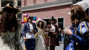Venedik Alışveriş Karnavalı şovla başladı
