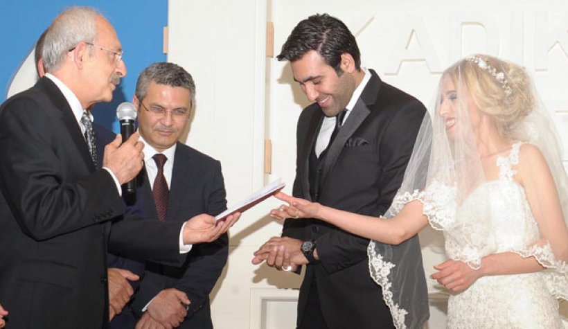 Kılıçdaroğlu, Gezi Olayları'nda yaralanan Hülya Arslan'ın nikah şahitliğini yaptı