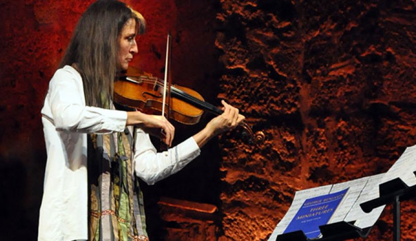 Keman virtüözü Mullova, Aya İrini'de konser verdi