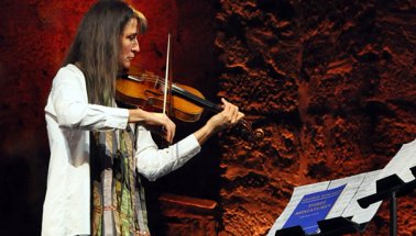 Keman virtüözü Mullova, Aya İrini'de konser verdi