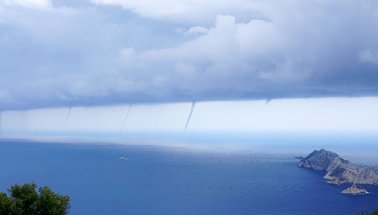 Antalya'da 7 hortum aynı anda çıktı