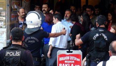 Nuriye Gülmen ve Semih Özakça eylemine polis müdahalesi; 18 gözaltı