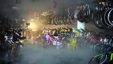 İstanbul'da Bisikletçiler Çarşısı'nda yangın!